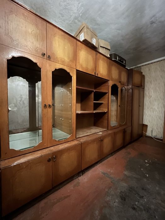 Шафа стінка в кімнату