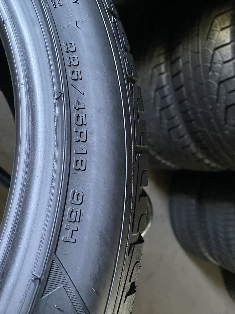 Шини 225/45/18 - 2шт Goodyear UltraGrip P зима