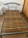 Cama de solteiro em ferro