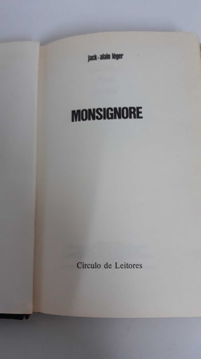 Livro Monsignore de Jack-Alain Léger