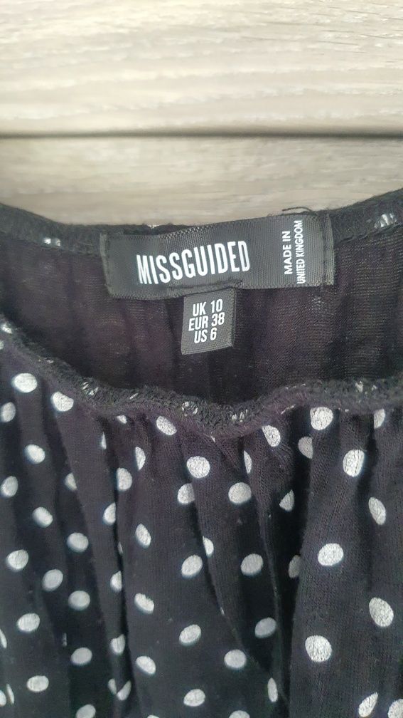 Sukienka w groszki Missguided rozm:M
Ile razy użyty Bez dziur i plam 9