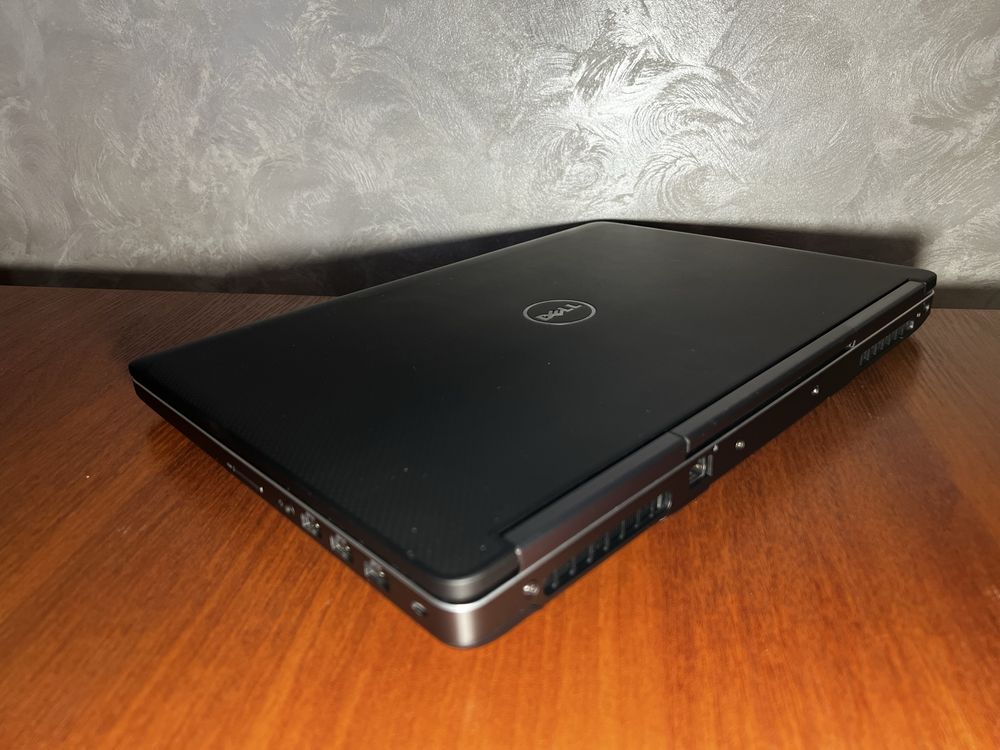Dell Precision 7510/Xeon E3-1505M v5/32GB/256GB SSD/NVIDIA M2000M/FHD