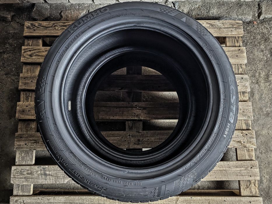 Пара 225/45r17 Kumho | 8.5mm | 2023 | Korea | Преміум шини | Як нові