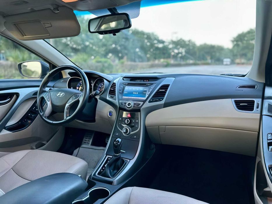 Hyundai Elantra      2015