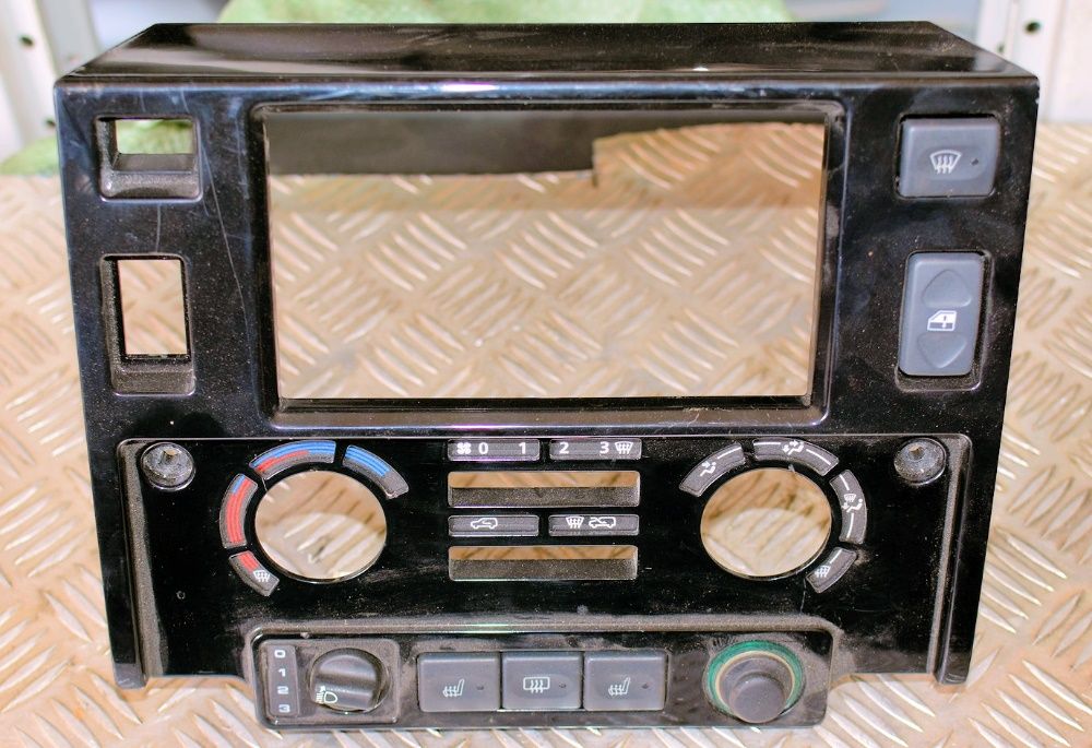 Konsola środkowa Defender Piano Black