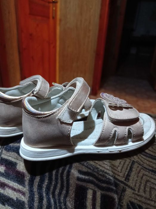 Продам дитячі босоніжки