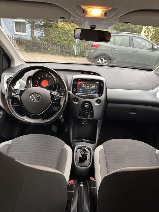 TOYOTA AYGO X-PLAY CARPlayApple Android automat kamera 2018 super stan