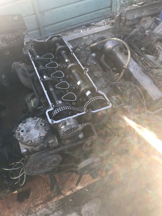 Двигатель  на запчасти Mercedes 123 126 m110 2.8