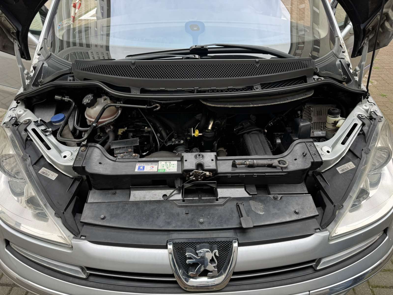Sprzedaję samochód PEUGEOT 807