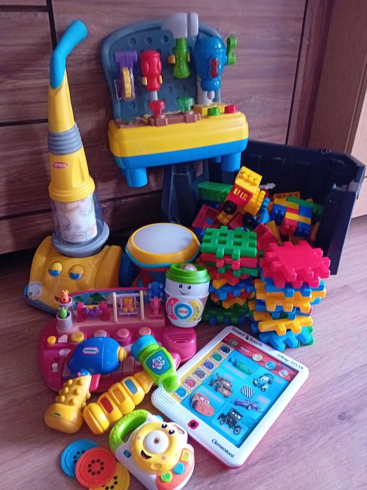 Paka plastikowych zabawek
