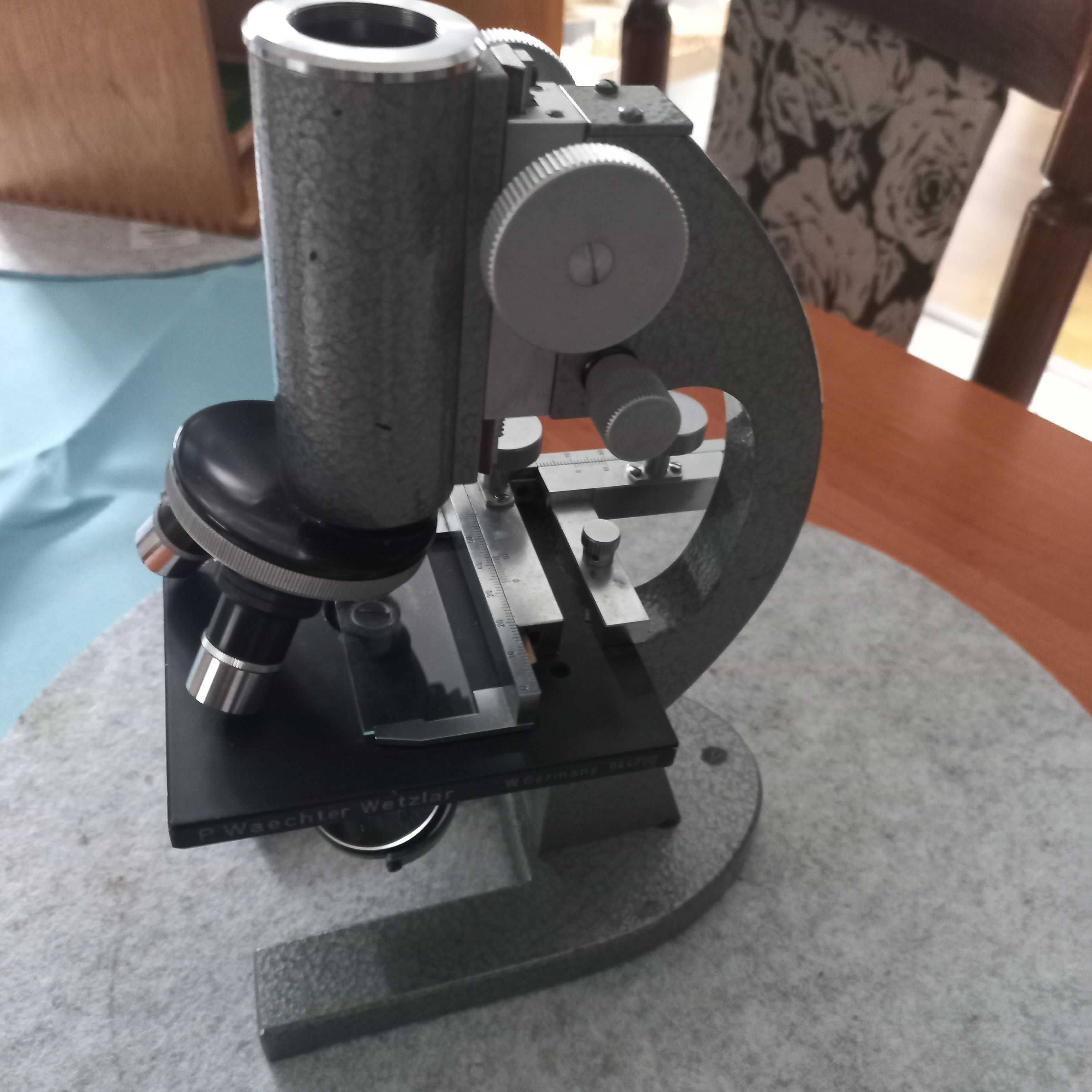 Mikroskop  niemieckiej firmy aptekarski