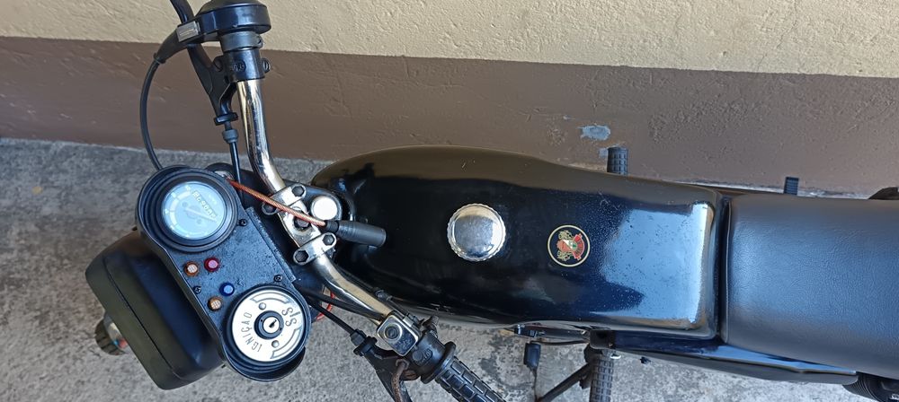 Motorizada antiga de 1981, Macal Minarelli em bom estado