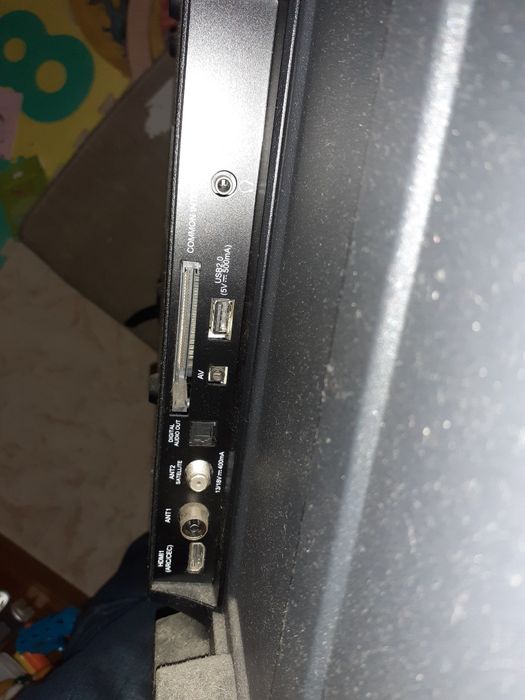 TV KUNFT 43" , apenas com tela led danificada