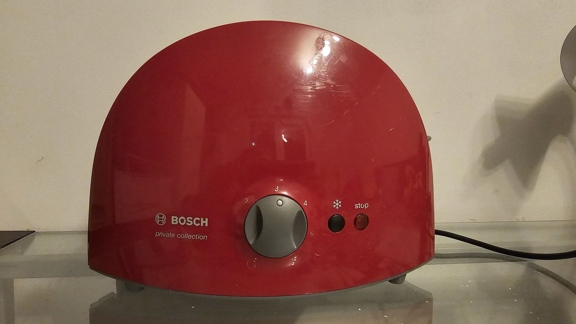 Czerwony Toster Bosch TAT6104/02
