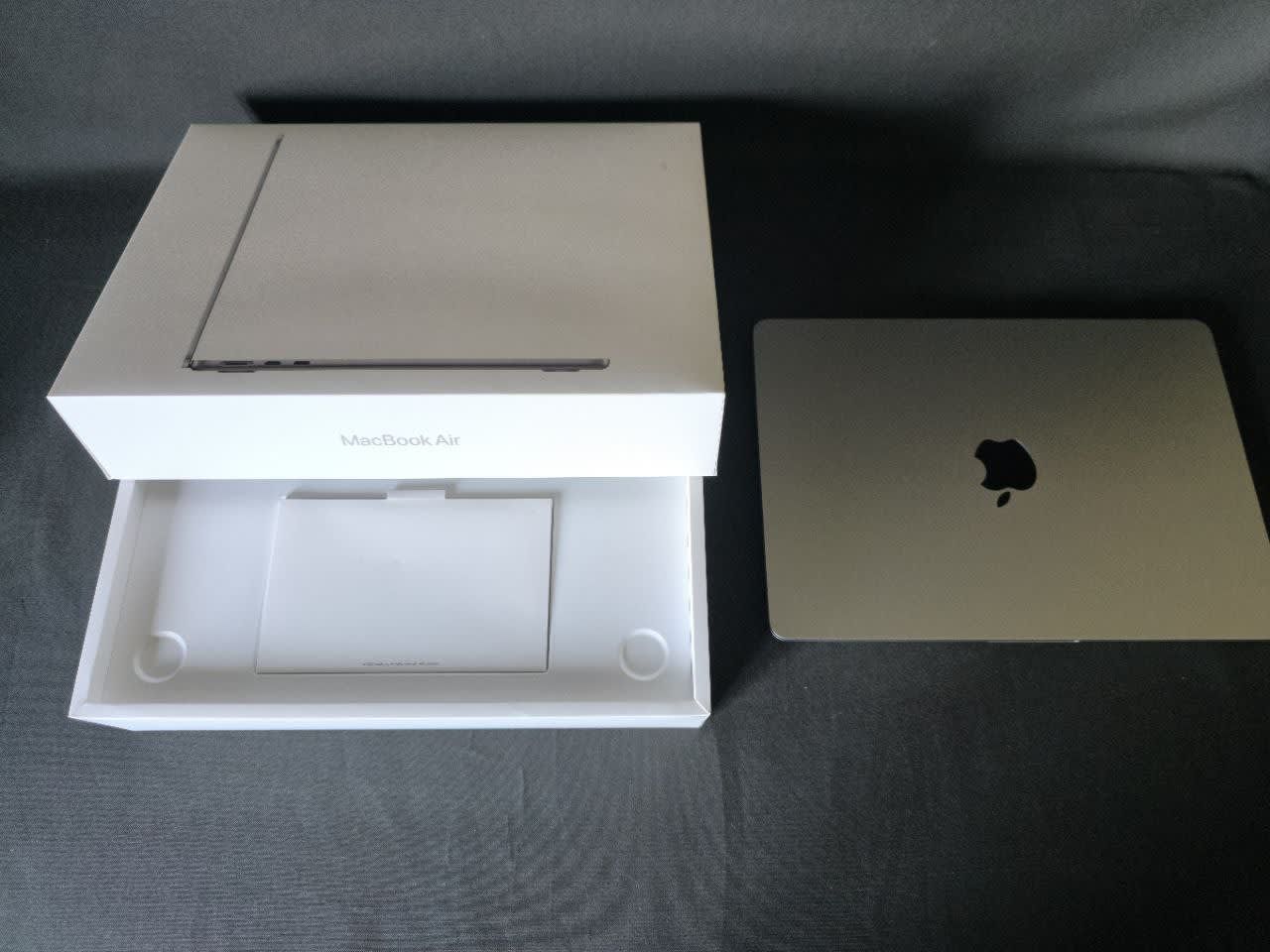 Apple MacBook Air M2 8CPU 8GPU 256GB