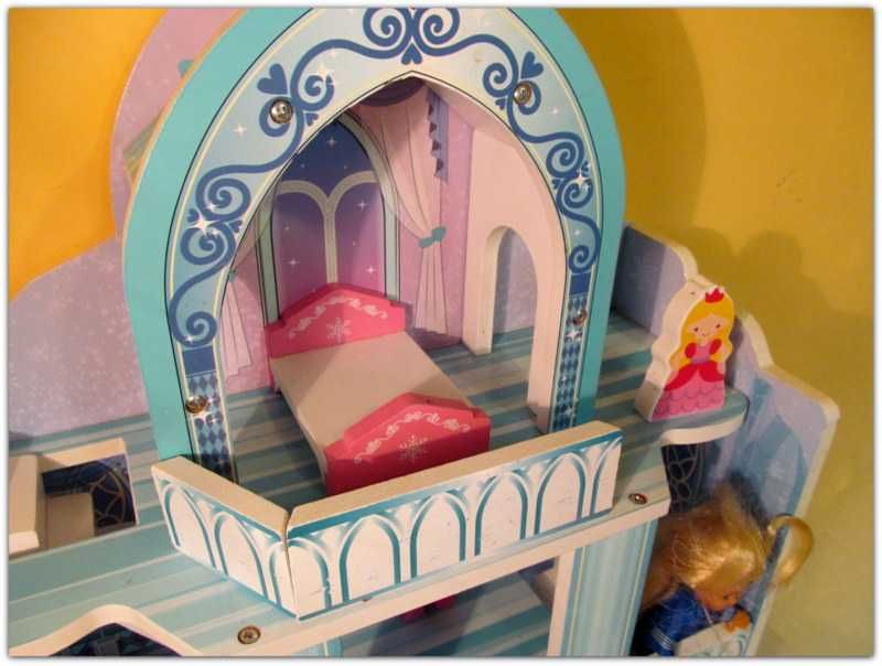 Drewniany domek dla lalek Śnieżny pałac Elefun