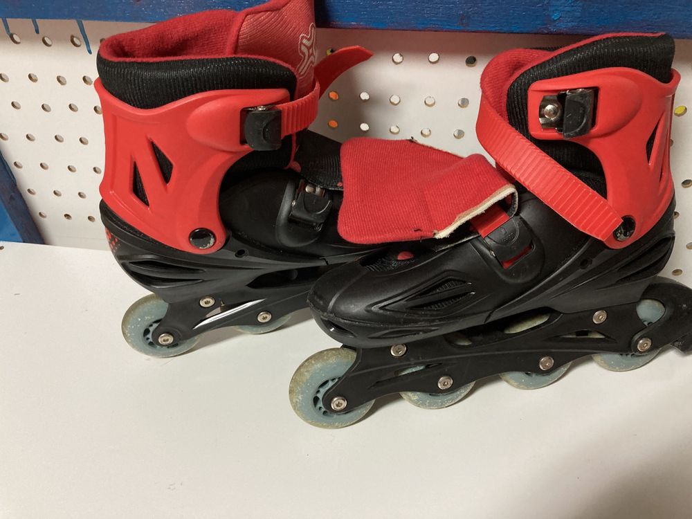 Pares de patins em linha