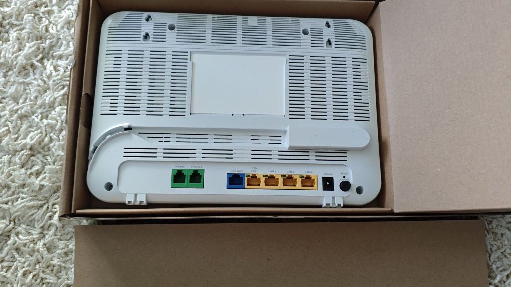 Router ZYXEL T-56 (EX5601) WiFi 6, USB 3, LAN/WAN 2.5Gb, 3x LAN 1Gb