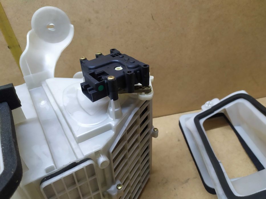 Мазда 6 02 корпус вентилятора печки фильтра салона електропривод