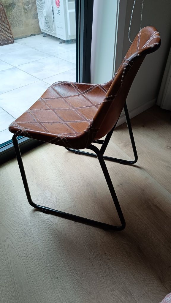 Cadeira em pele design vintage