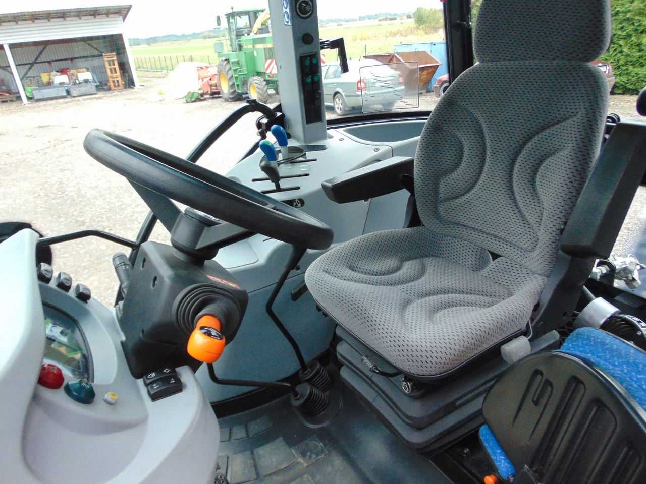Ciągnik rolniczy NEW HOLLAND TD5-105