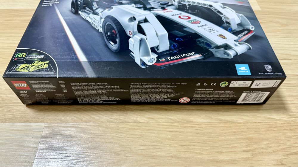 LEGO Technic 42137 - Formula E Porsche 99X Electric