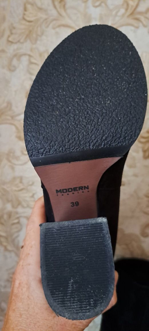 Чоботи жіночі 39 р. замш, осінь/весна