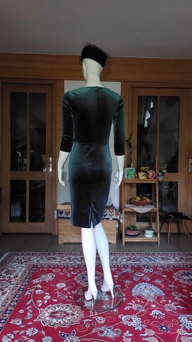 butelkowa szmaragdowa welurowa wieczorowa sukienka H&M ciemnozielona