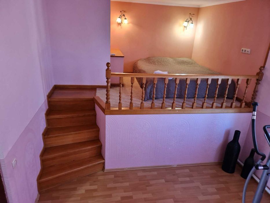 Дом 300кв. Бассейн с подогревом. Сауна, джакузи, бильярд.