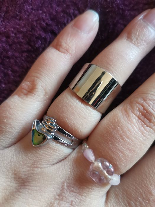 Anéis de mulher, caveira