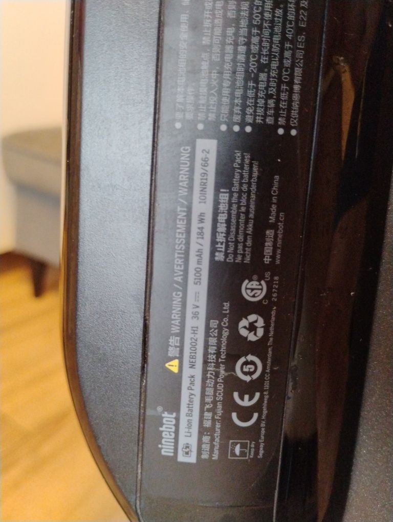 Hulajnoga elektryczna Ninebot KickScooter E22 z dodatkową baterią