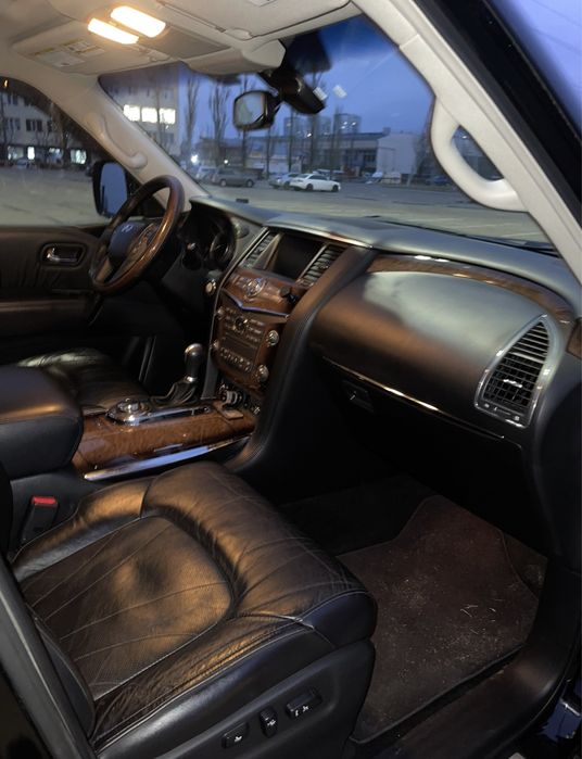 Продам Infiniti QX56 2010 5,6 бензин