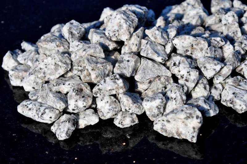 Kamień ozdobny granit kamyk granitowy dalmatyńczyk 1-gat. 16-22 mm