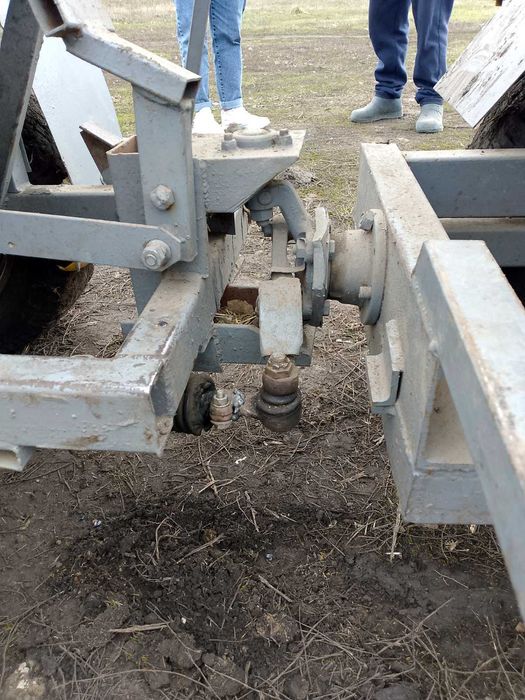 Продам саморобний трактор. Єсть лапи що садить картошку.