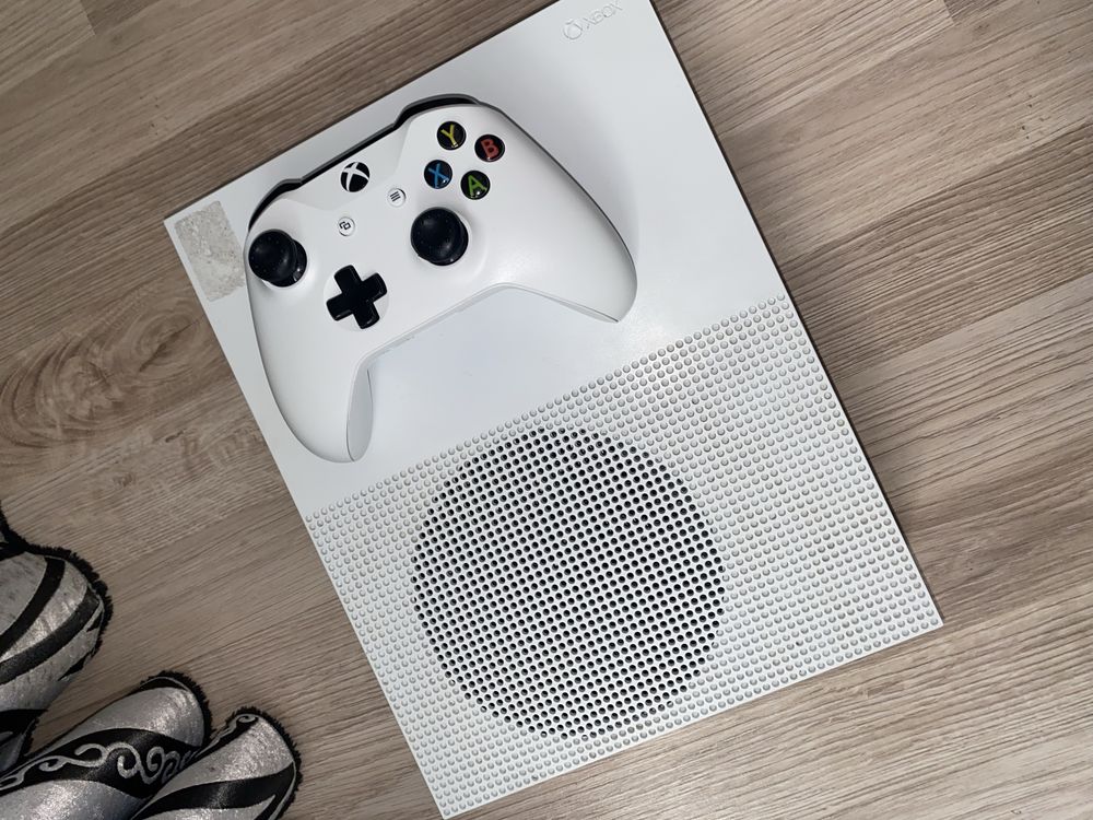 Продам Xbox one s
