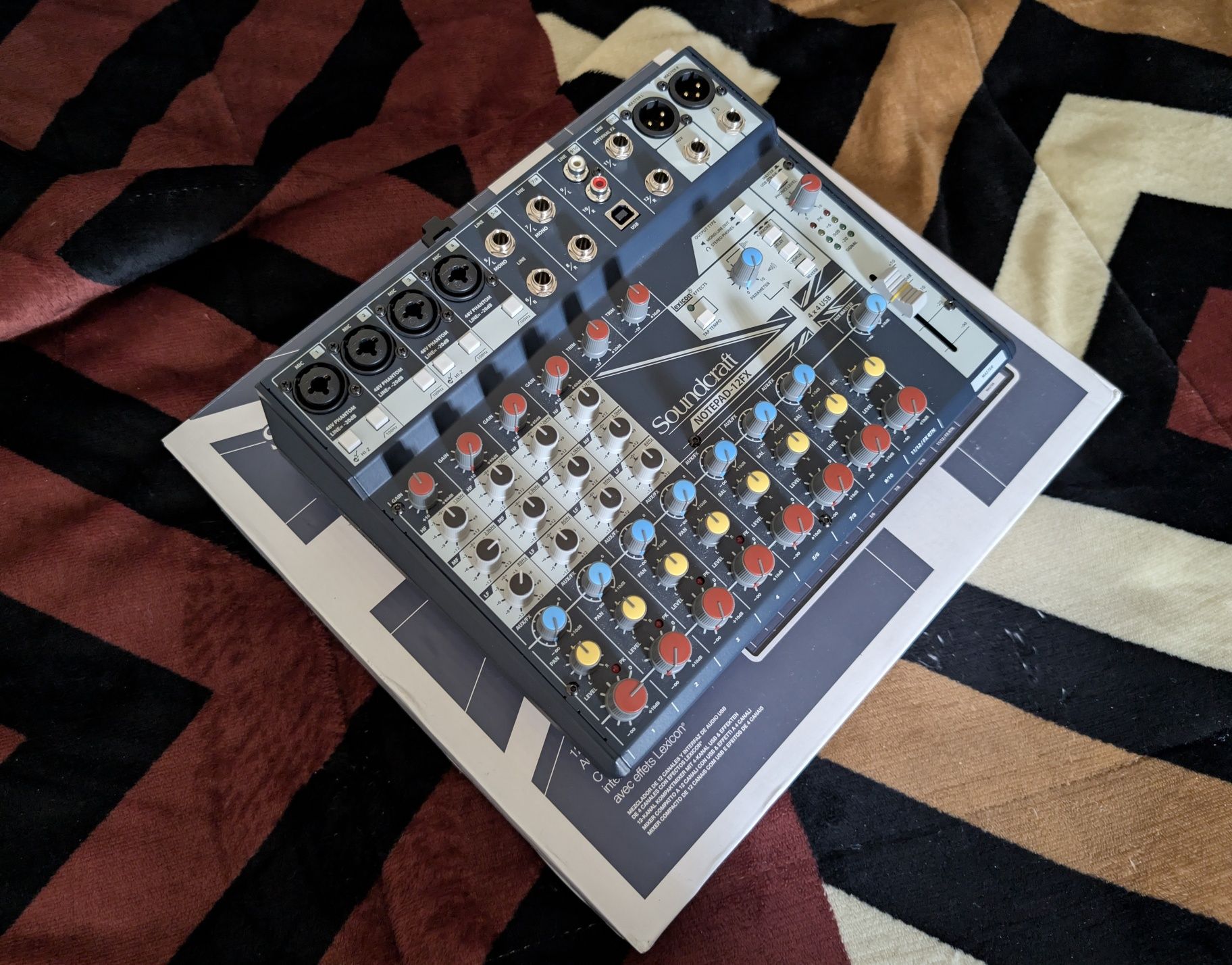 Mesa de mistura Soundcraft Notepad-12 FX