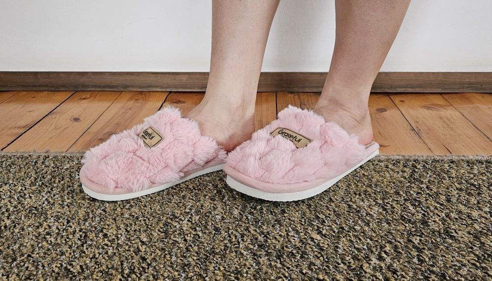 Damskie różowe kapcie używane Graceful