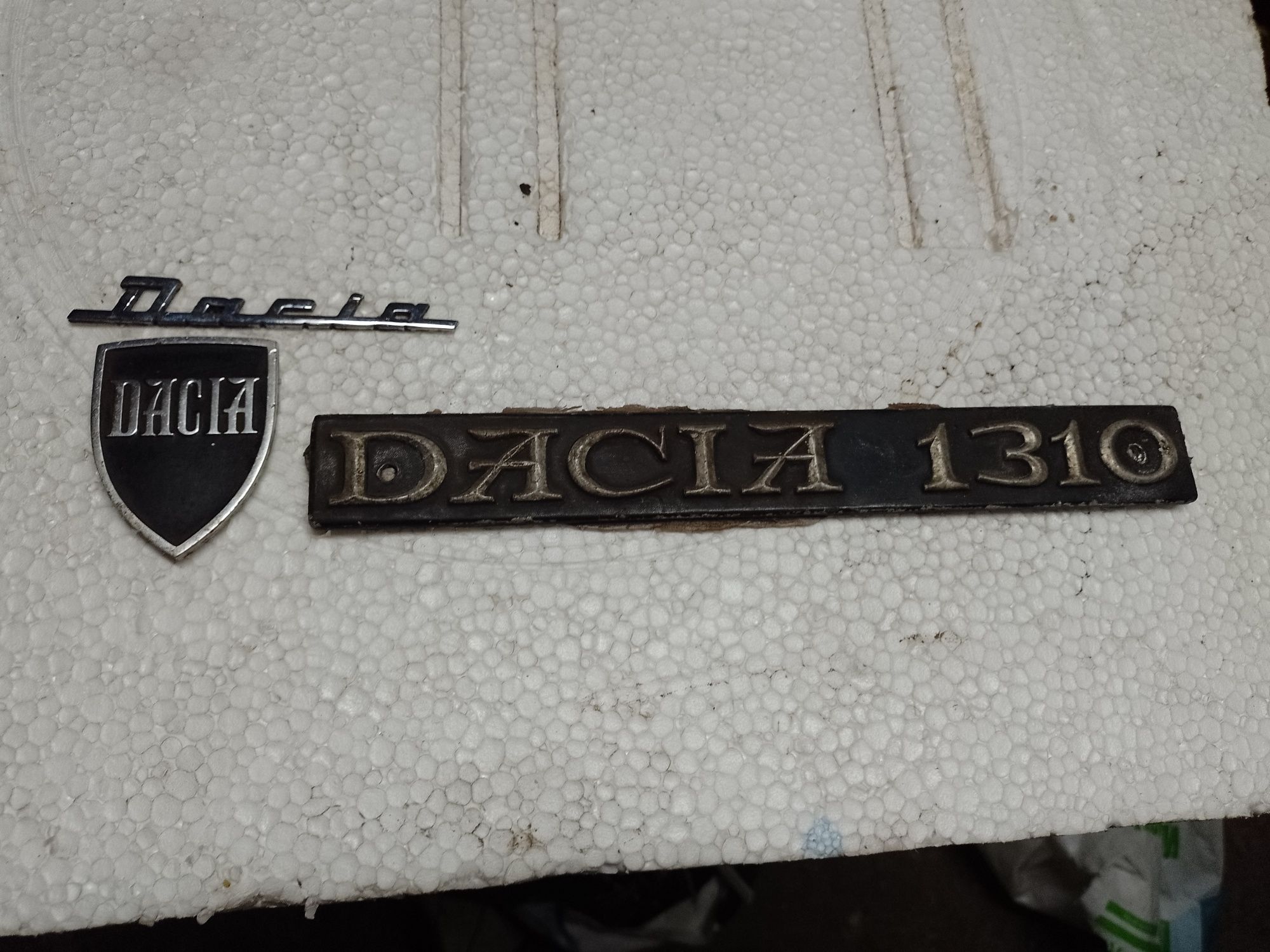 Dacia 1310 emblematy