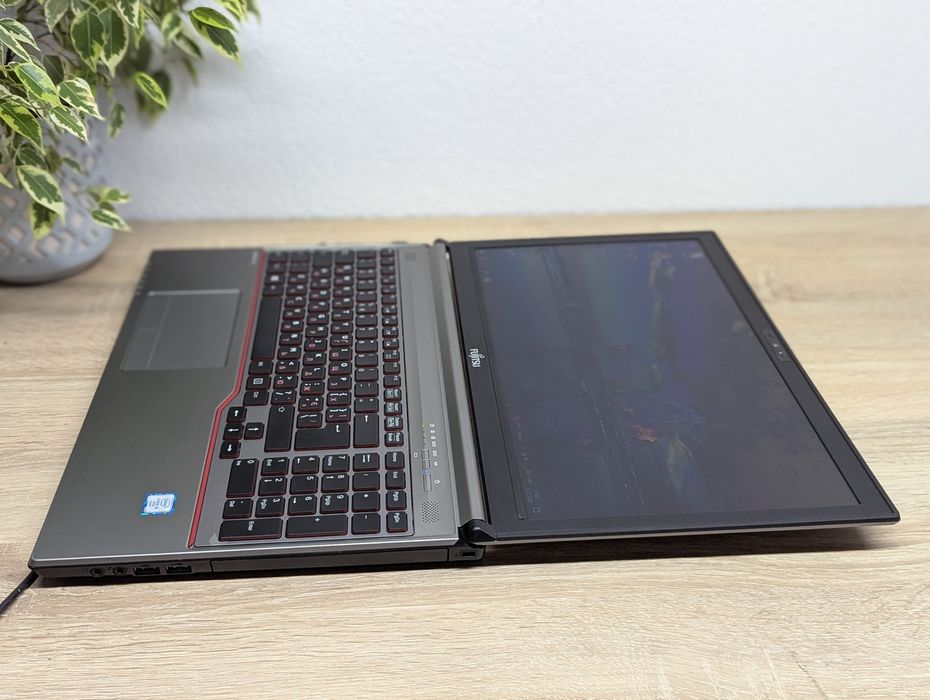 Продам ноутбук Fujitsu E756 з підсвіткою клавіатури.