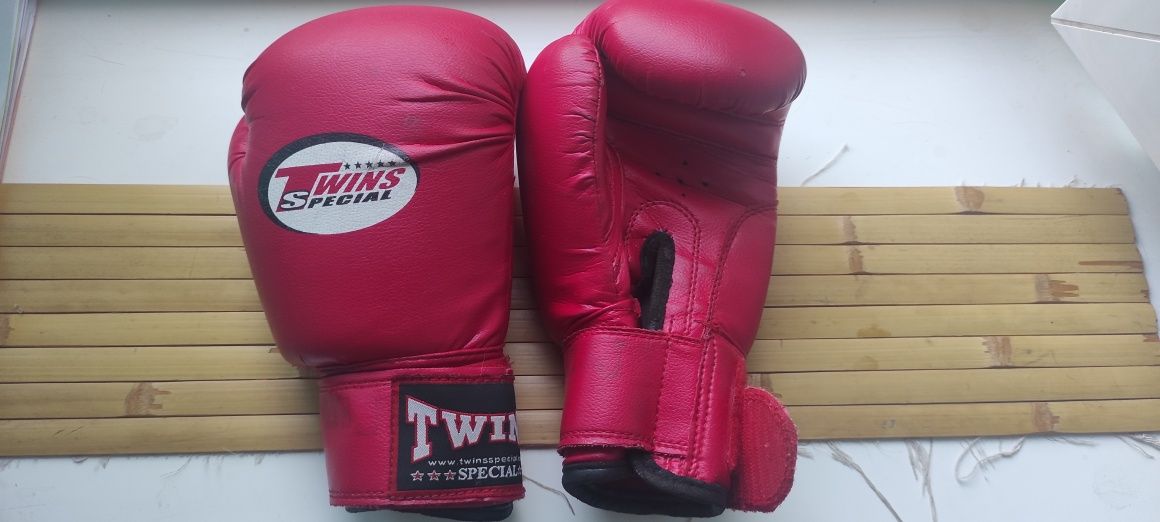 Перчатки для бокса Twins 6-oz