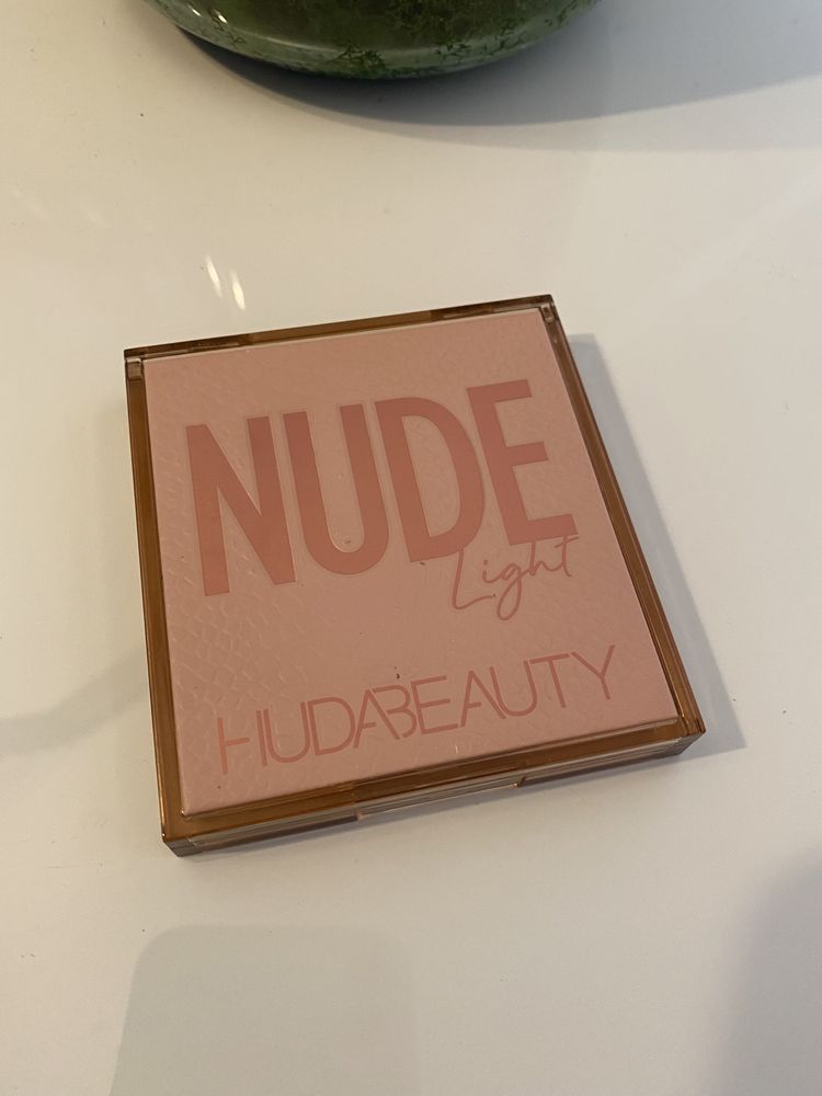 huda beauty nude light paletka