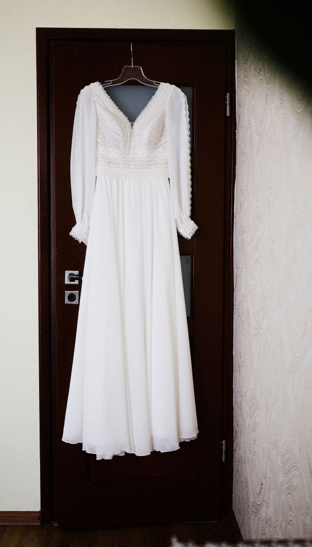 Suknia ślubna z długimi rękawami