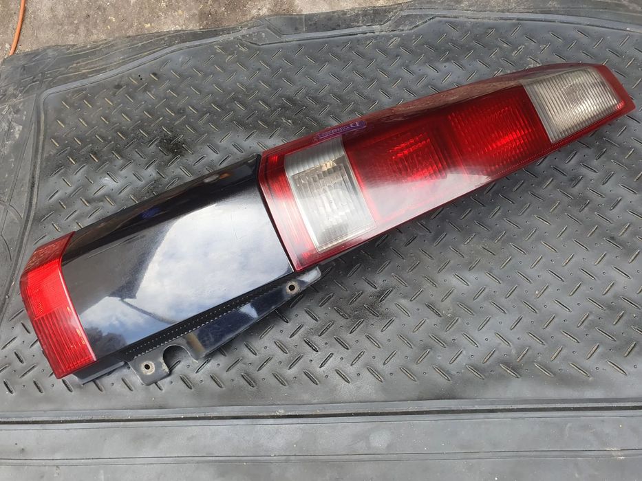 Opel Meriva A 03-10 LAMPA TYLNA TYŁ LEWA Z ODBLASKIEM OSŁONĄ 13203393