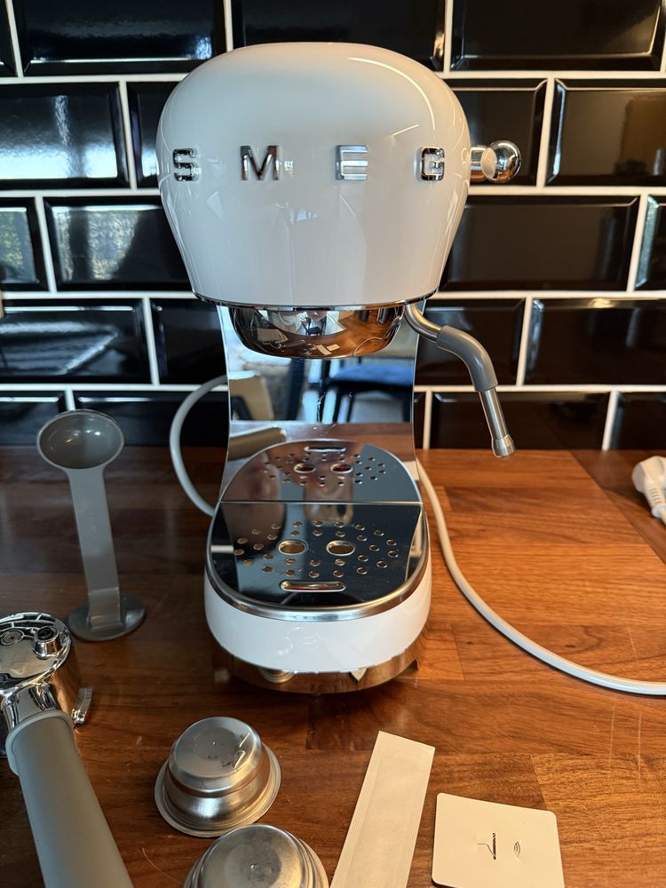 Ekspres do kawy smeg bialy