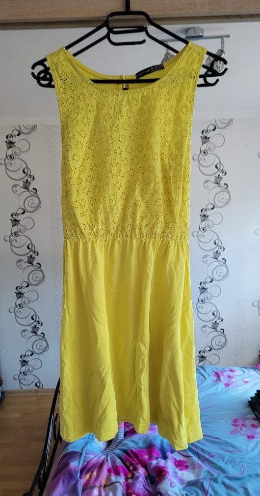 Żółta pastelowa letnia sukienka Atmosphere rozm. 38