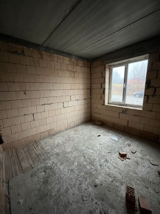 Дуплекс поруч з лісом та з великою ділянкою