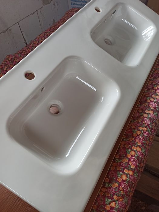 Тумбы с двойным умывальником Roca (Испания)