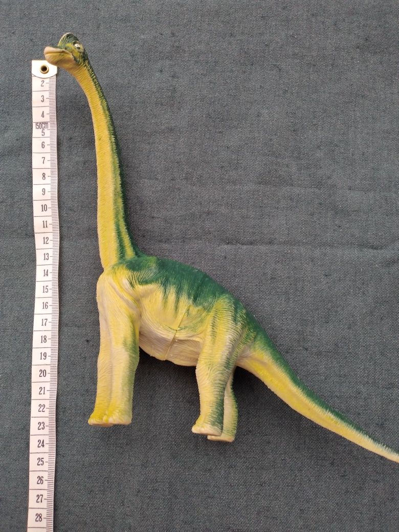 3 figurki dinozaury
