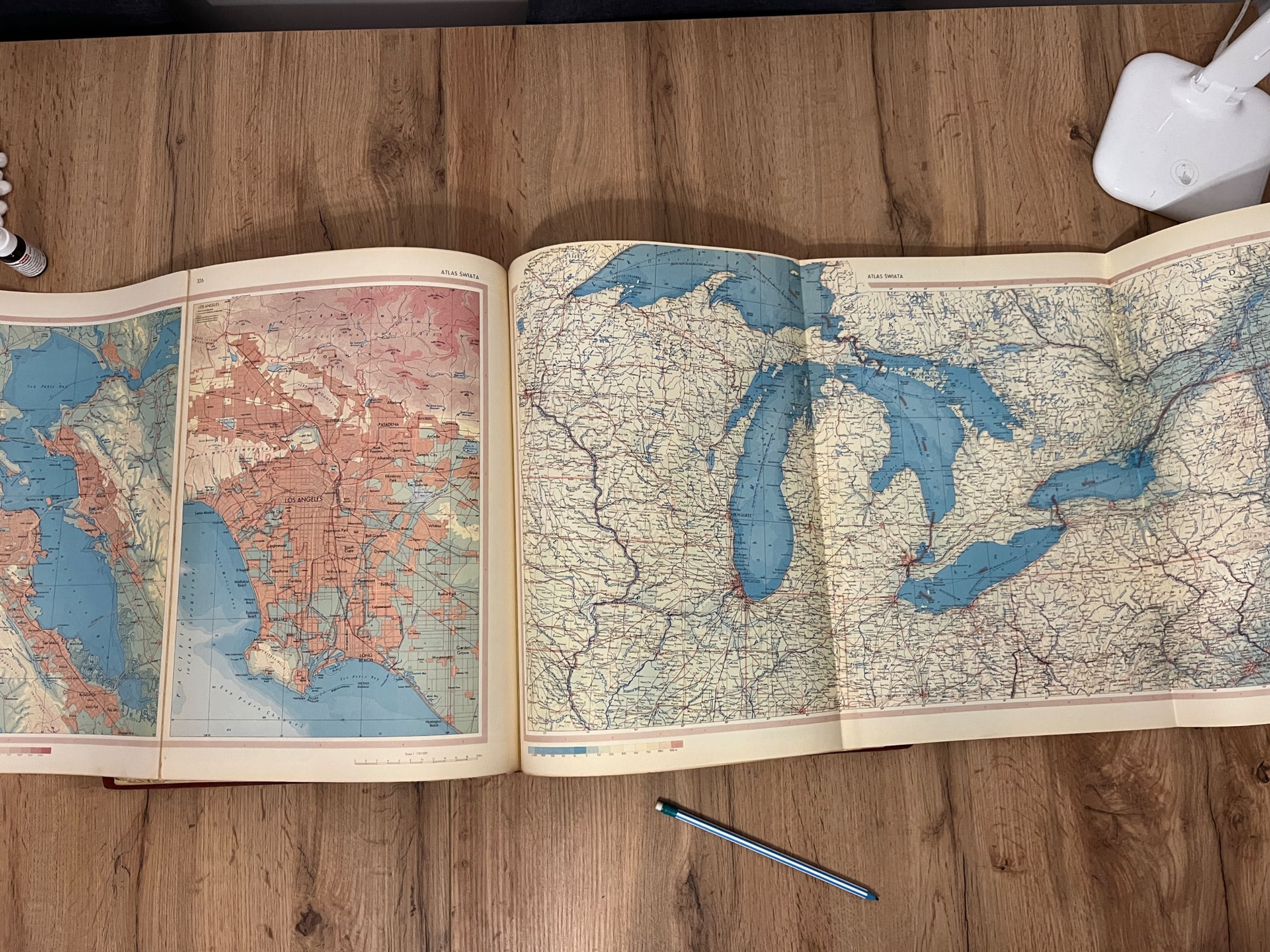 Bardzo duży ATLAS Świata z 1962 roku świetny eksponat książka