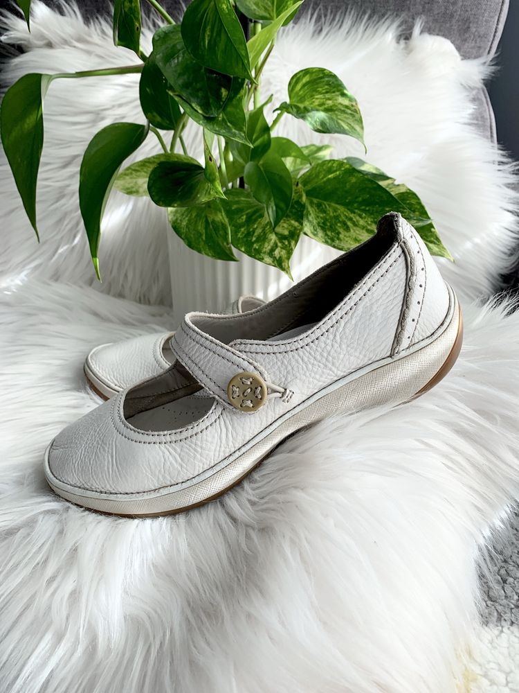 Clarks 38 białe mokasyny skóra naturalna